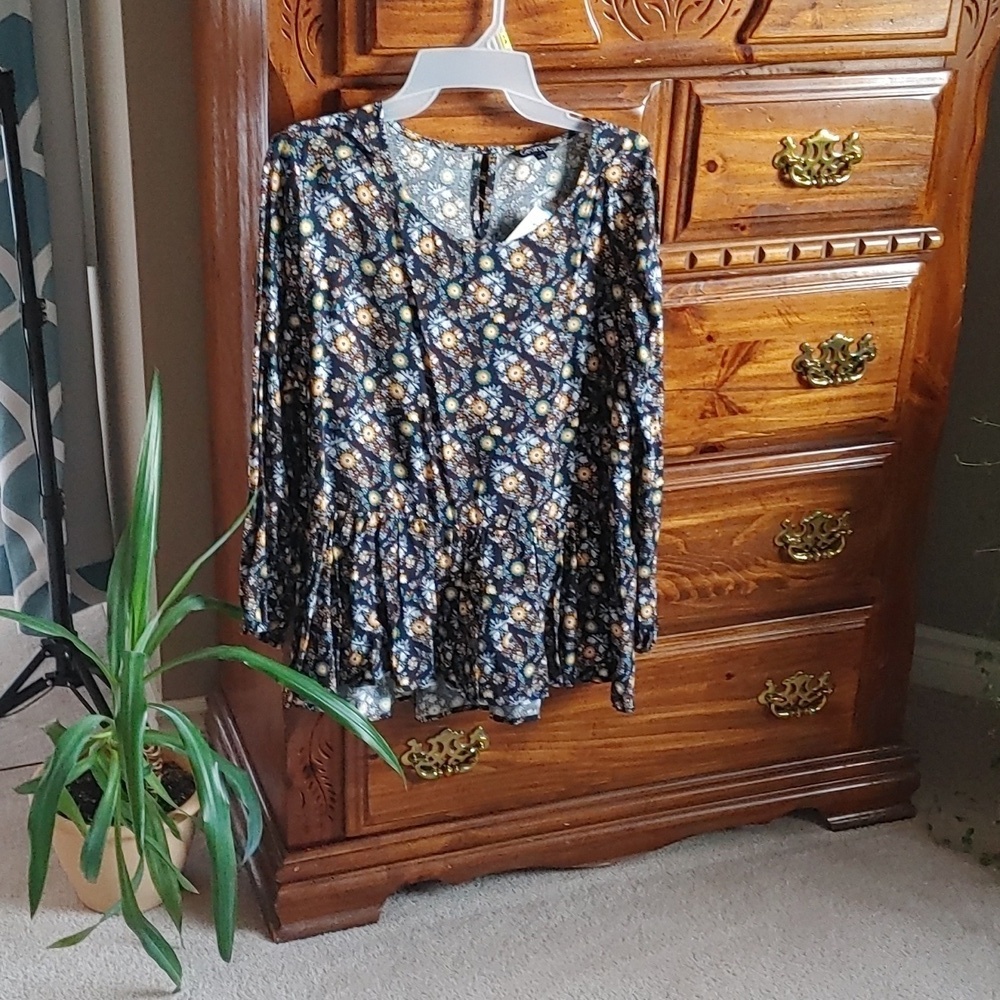 💚NWT WOMEN'S BOHO DARK FLORAL TOP